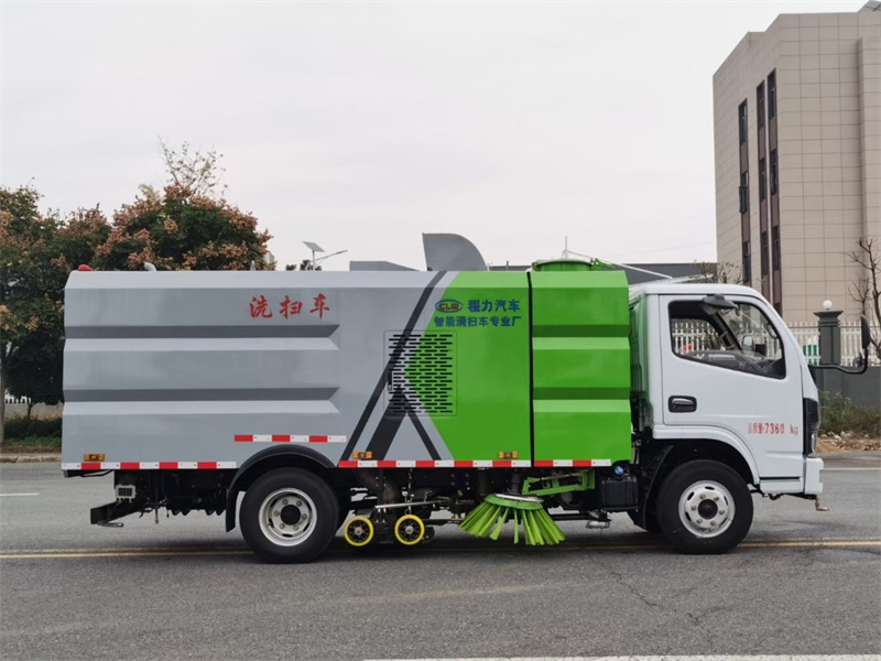 東風(fēng)多利卡3308軸距洗掃車(chē)